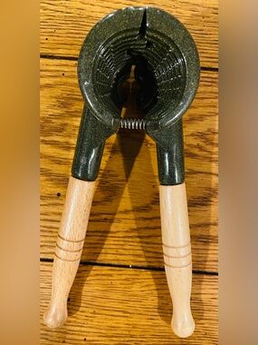 Sturdy Cone Nutcracker, wood handles, ideal for pecans and walnuts